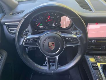 Porsche Macan Base — photo 20