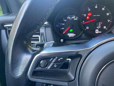 Porsche Macan Base — photo 22