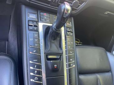 Porsche Macan Base — photo 26