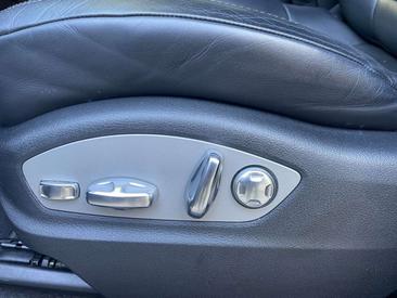 Porsche Macan Base — photo 28