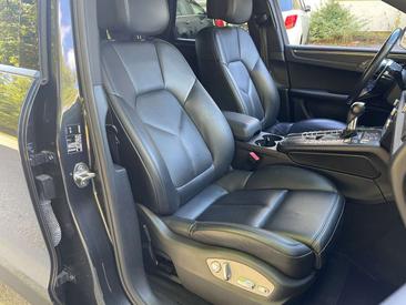 Porsche Macan Base — photo 29