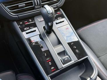 Porsche Macan GTS — photo 24