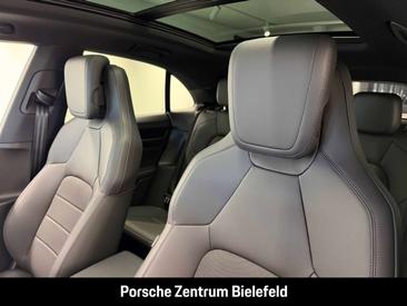Porsche Macan Base — photo 21