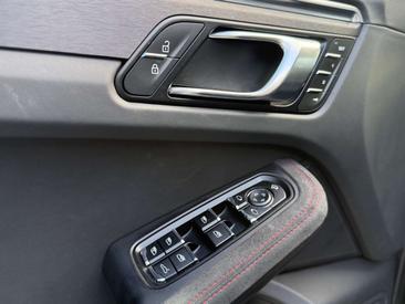 Porsche Macan GTS — photo 29