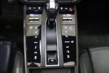 Porsche Macan Base — photo 19