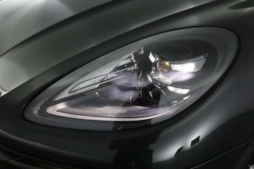 Porsche Macan Base — photo 17