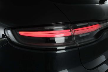Porsche Macan Base — photo 18