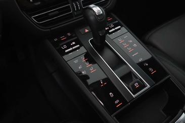 Porsche Macan Base — photo 22