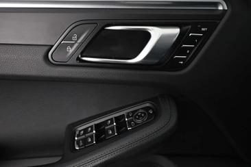 Porsche Macan Base — photo 25