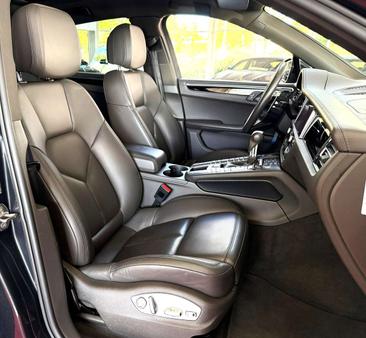 Porsche Macan S — photo 13