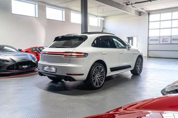 Porsche Macan Turbo — photo 6