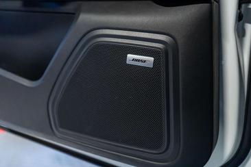 Porsche Macan Turbo — photo 12