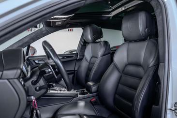 Porsche Macan Turbo — photo 14