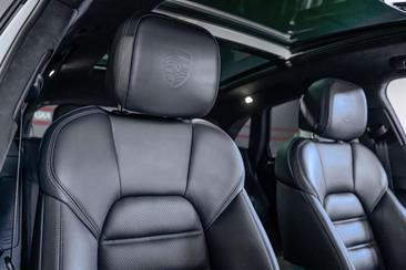 Porsche Macan Turbo — photo 16