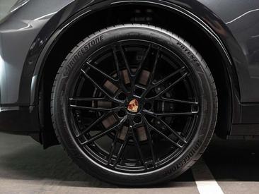 Porsche Macan Base — photo 10