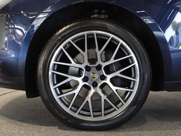 Porsche Macan Base — photo 8