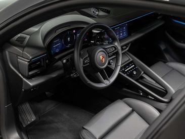 Porsche Macan Base — photo 17