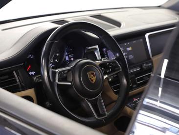 Porsche Macan Base — photo 16
