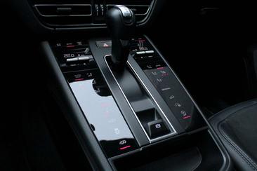 Porsche Macan GTS — photo 15