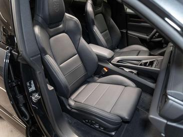 Porsche Macan Base — photo 44