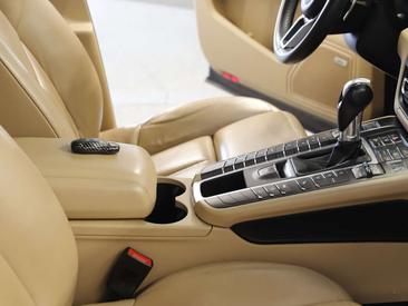 Porsche Macan Base — photo 45