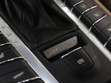Porsche Macan Base — photo 47