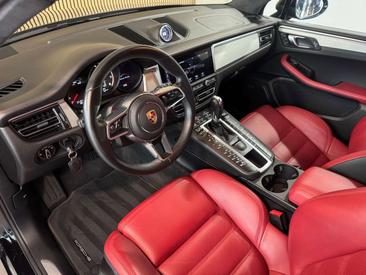 Porsche Macan Turbo — photo 10