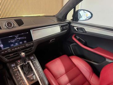 Porsche Macan Turbo — photo 14