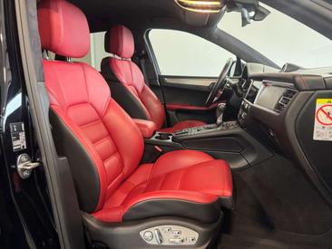 Porsche Macan Turbo — photo 16