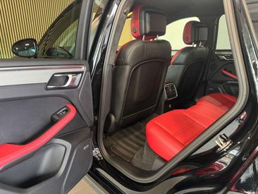 Porsche Macan Turbo — photo 21
