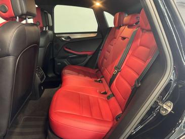 Porsche Macan Turbo — photo 22