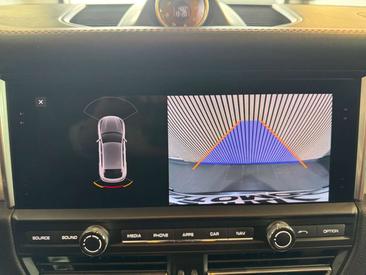 Porsche Macan Turbo — photo 28