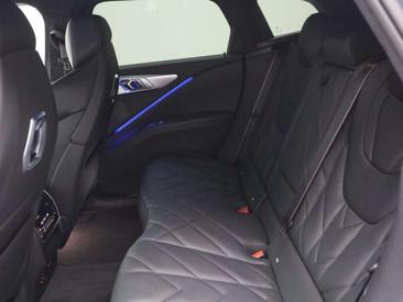 BMW XM 50e 2025 Vert — photo 18