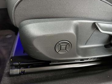 Volkswagen T-Roc 1.5 ETSI 150 — photo 25