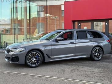 BMW Série 5 530e 2021 Gris — photo 3