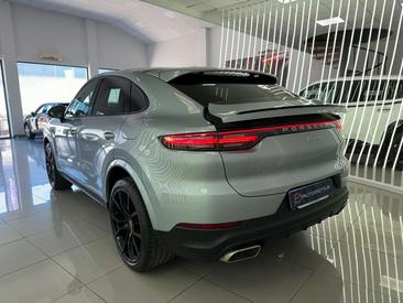 Porsche Cayenne III E-Hybrid 2021 Gris — photo 3
