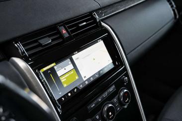 Land Rover Discovery SD6 2019 — photo 22