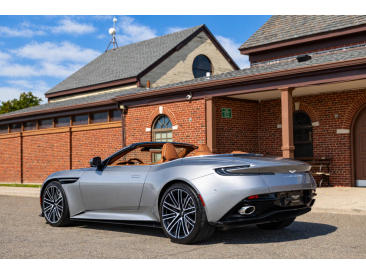Aston Martin DB12 V8 2024 Argent — photo 2
