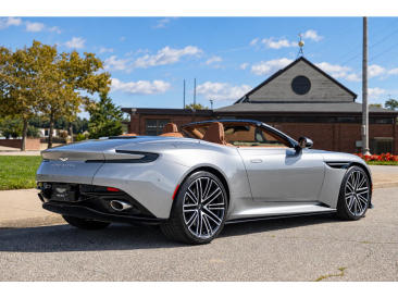 Aston Martin DB12 V8 2024 Argent — photo 9