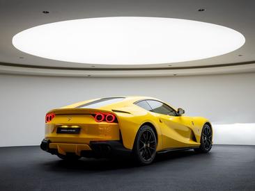 Ferrari 812 Superfast 2018 Jaune — photo 3