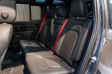Land Rover Defender 110 P300e 2026 Gris — photo 10