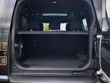Land Rover Defender 110 P300e 2026 Gris — photo 9