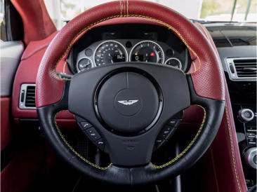 Aston Martin DBS V12 2009 Jaune — photo 11