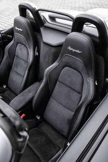 Porsche Boxster Spyder Cabriolet — photo 11