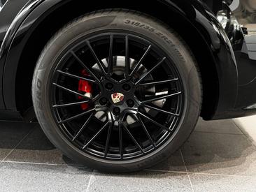 Porsche Cayenne III GTS Coupé — photo 17