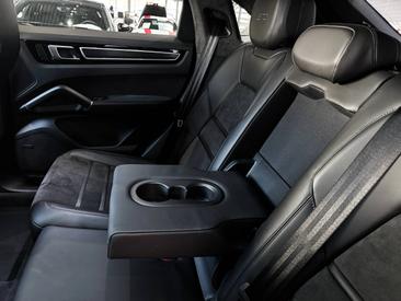 Porsche Cayenne III GTS Coupé — photo 39