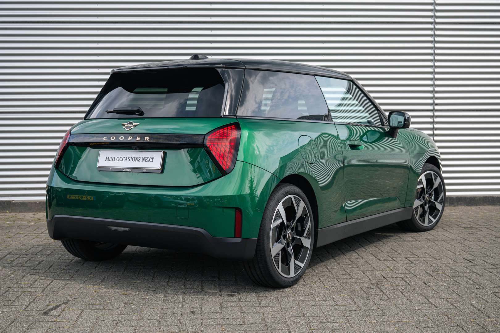 Mini Hatchback Favoured Cooper E - 2025 - Joinsteer - #1