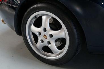 Porsche 993 Carrera 2 — photo 13