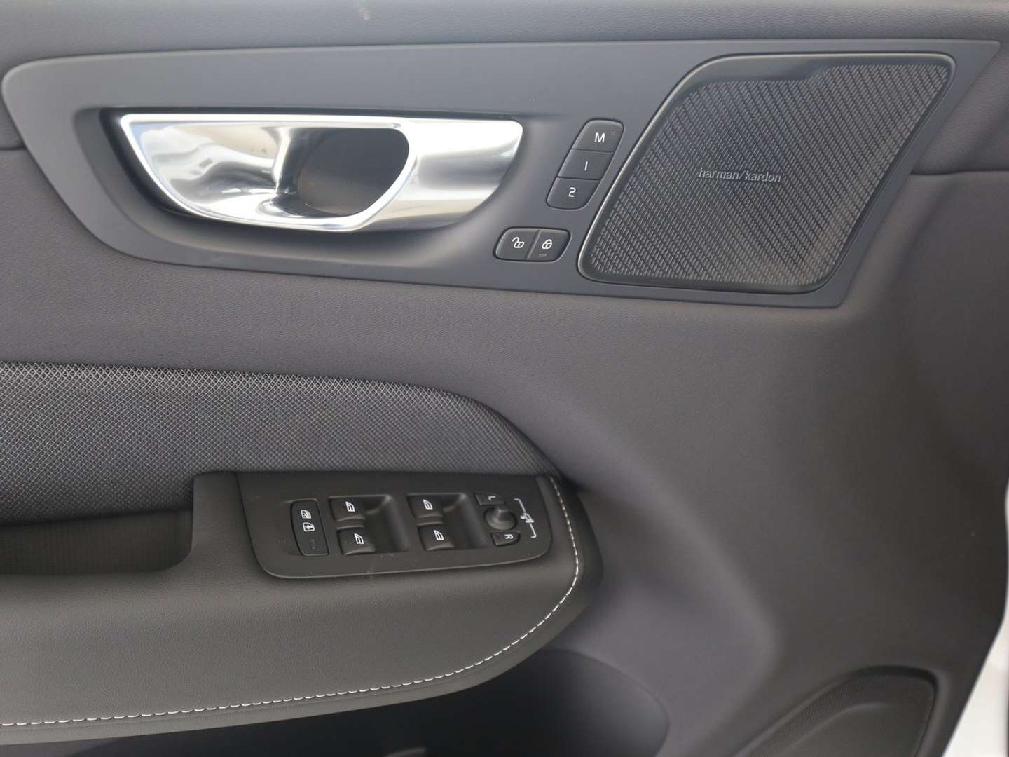 Volvo XC60 T6 PLUS - 2025 - Joinsteer - #10