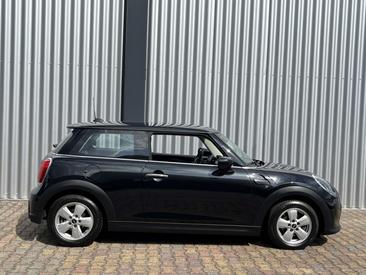 Mini Cooper Essential One — photo 11